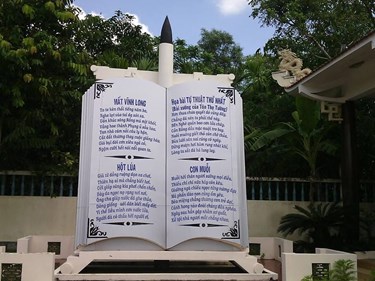 Sáng tác thơ văn của nhà thơ, nhà giáo, nhà yêu nước Phan Văn Trị
