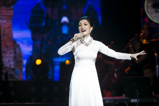 Ca sĩ Phạm Thu Hà: Say mê với dòng nhạc bán cổ điển