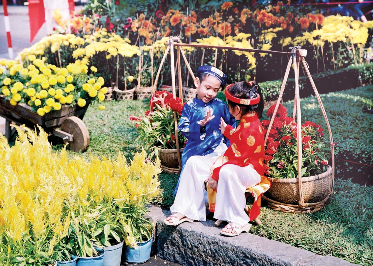 Em đi chơi Tết: Tết truyền thống trong mắt trẻ thơ